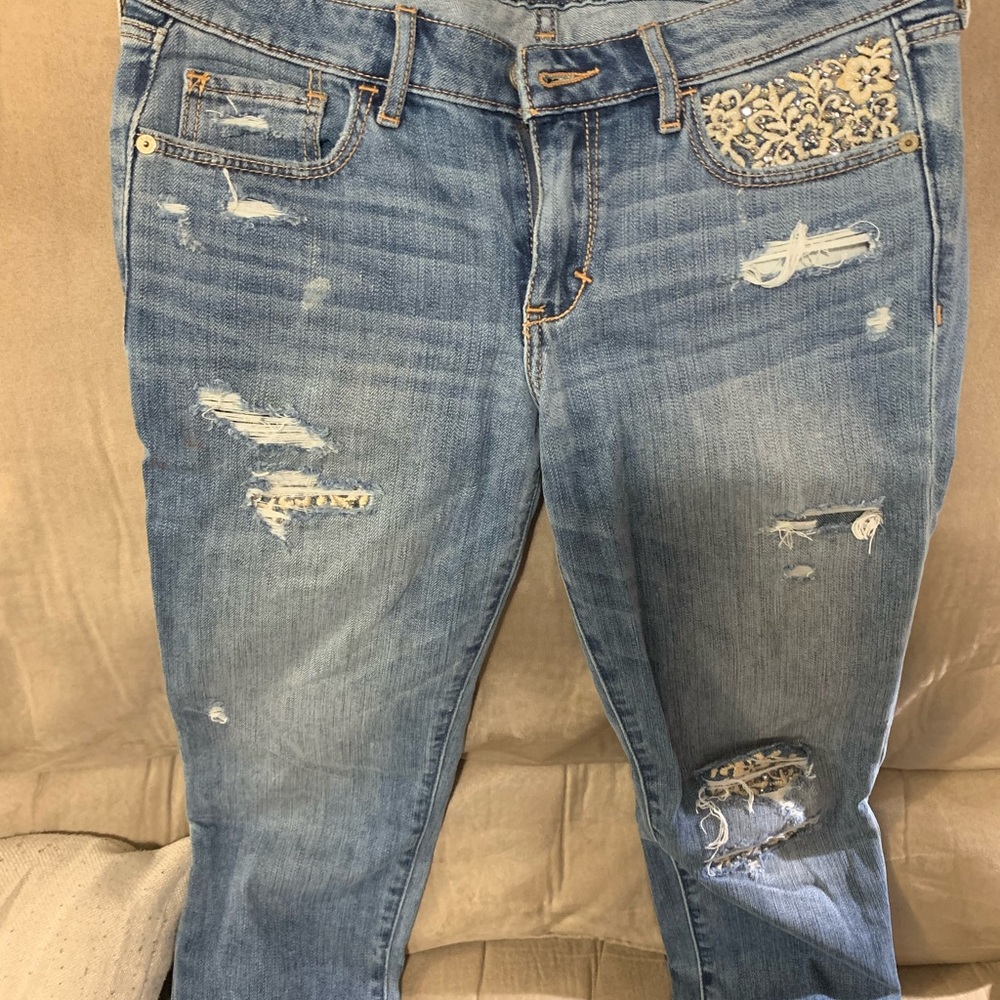 Embellished jeans size 4 from Abercrombie and fitch. Rarely worn.
